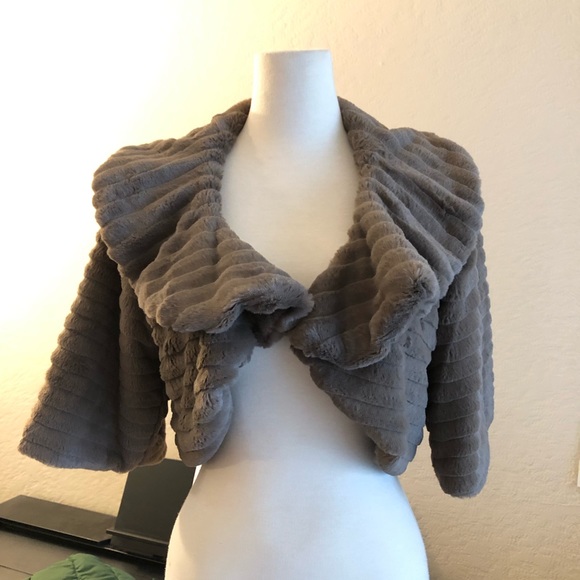 NWT Forever 21 Faux Fur Crop Jacket - Picture 1 of 7